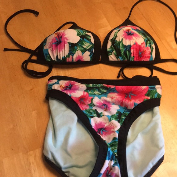 Other - Black and pink floral bikini szL/XL